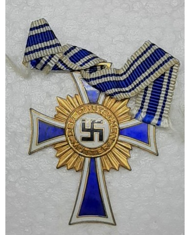O811 GERMANY WWII  MOTHER MEDAL MERIT FIRST CLASS. ORIGINAL.