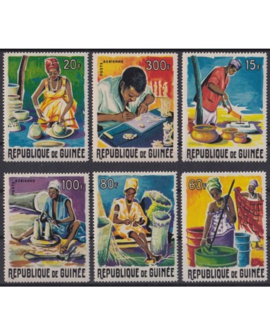 F-EX49968 GUINEA GUINEE MNH TRADITIONAL WORK OF WOMAN.