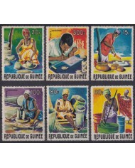 F-EX49968 GUINEA GUINEE MNH TRADITIONAL WORK OF WOMAN.