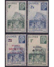 F-EX55696 GUINEA MH 1941-44 RIVER NATIVE IN RIVER + OVERPRINT.