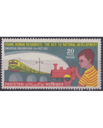 F-EX63453 PAKISTAN MNH 1971 HUMAN RESOURCES CHILDREN RAILROAD TRAIN LOCOMOTIVE.